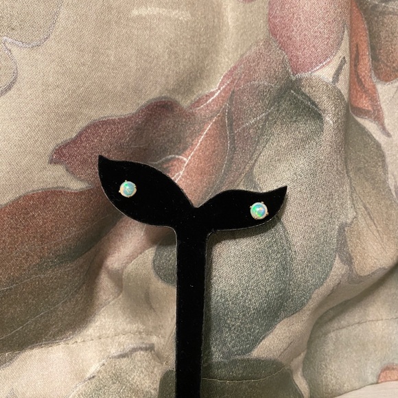 Vintage Exquisite 6MM Round Opal Cabochon Earrings - Picture 7 of 13